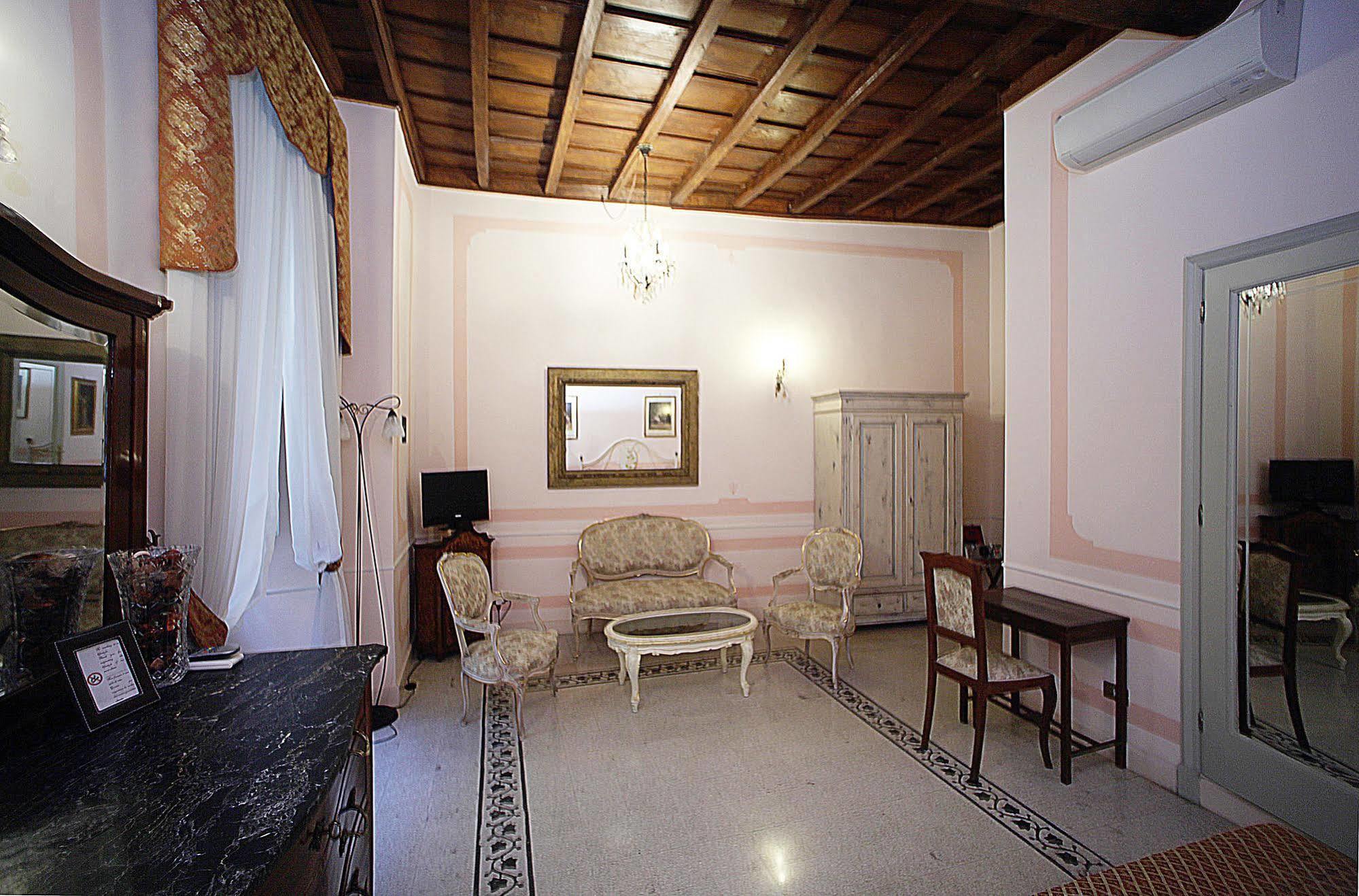 La Maison Dell'orologio Bed and breakfast 2*